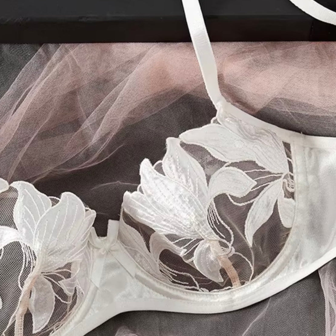 The Fleur Bra White embroidery detail NUNI X